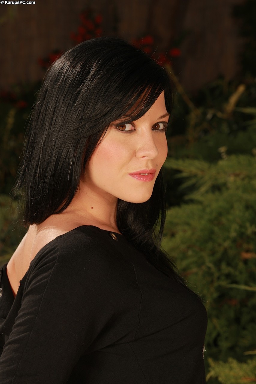 Whitney Birch Nude Hungarian Brunette Fingers Bald Cunt On Sofa