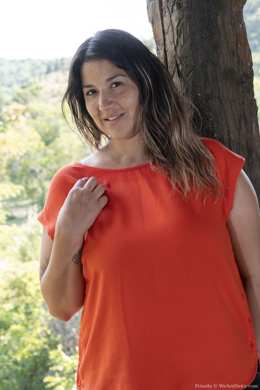 Chubby Amateur Priscila Peels Off Black Lingerie And Spreads Hairy Pussy