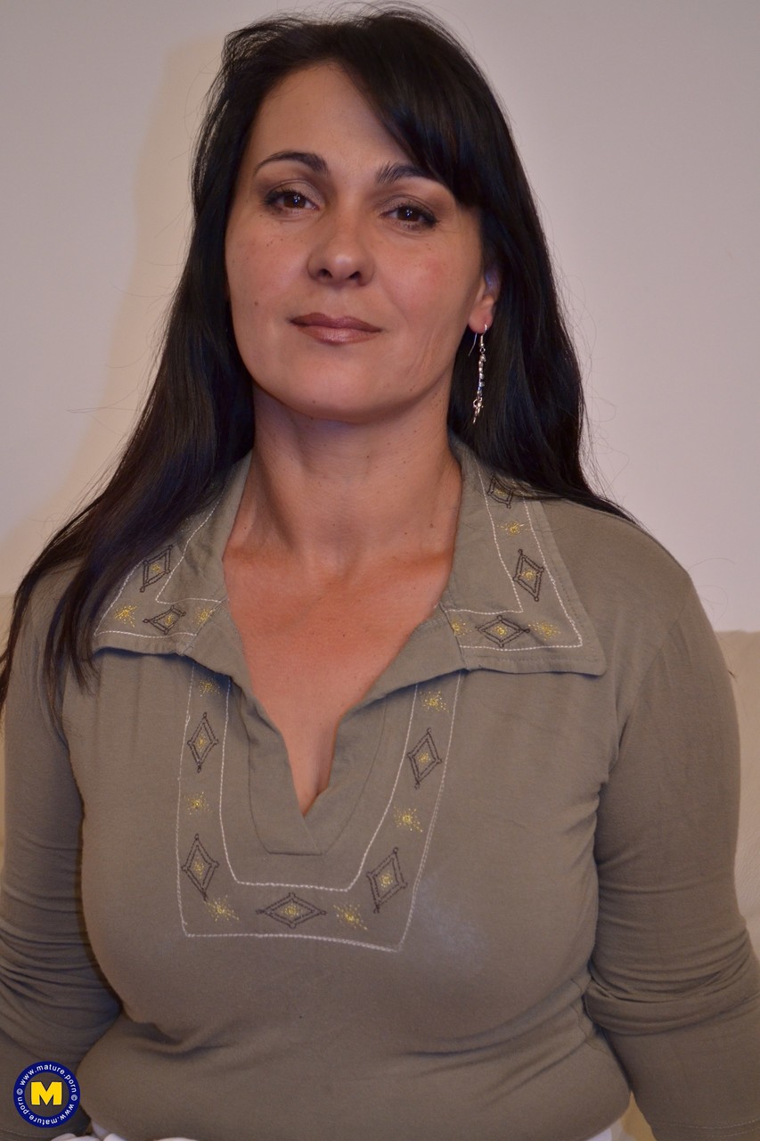 Amateur Housewife Faith Plays With Her Naturals And Fingers Her Cunt