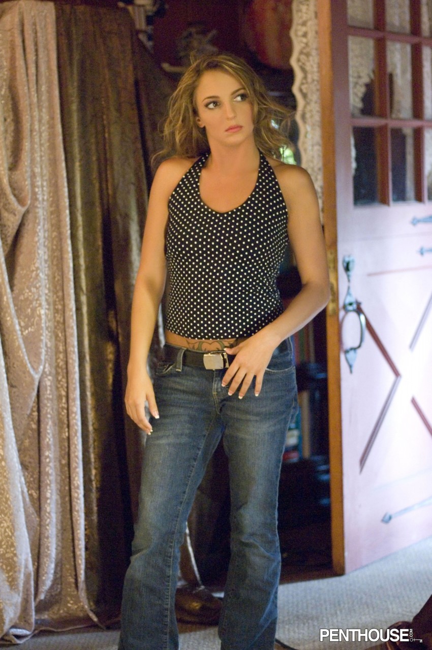 Лекси Лав: Развратная Милфа С Натуральными Сиськами Получает Пизду Набитой Толстым Членом