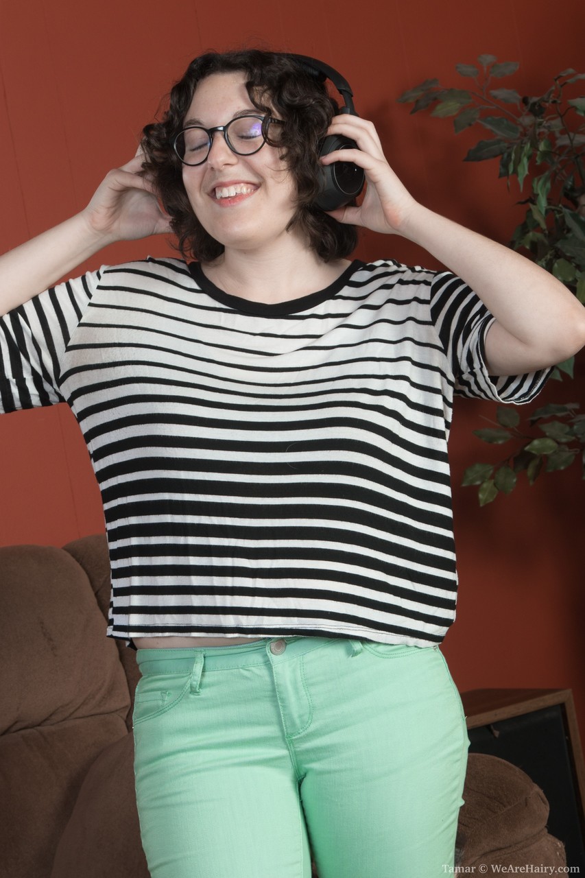 毛むくげたマンコ でぶブラネットのタマールが広げる