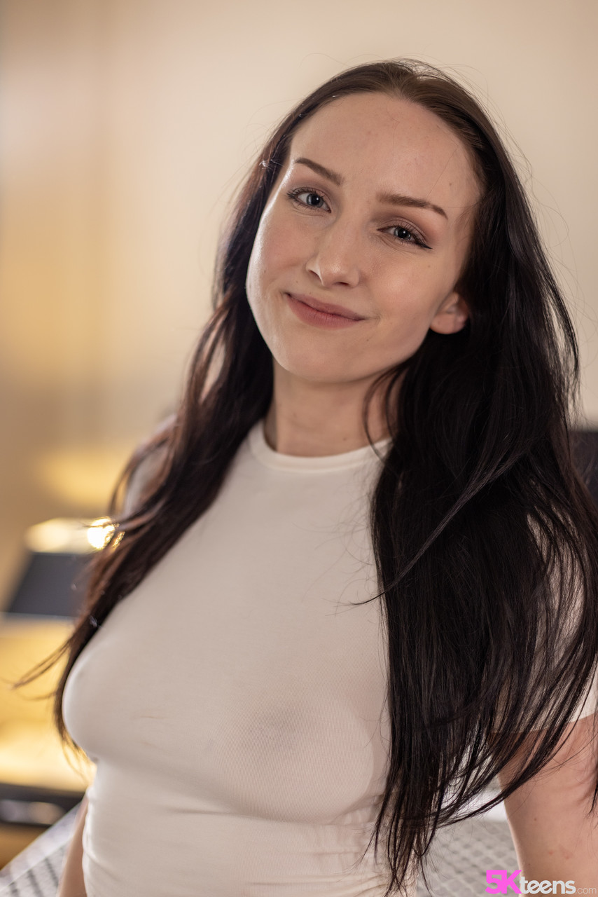 ベラ・エンジェルが引き締まった尻を晒してハードコアに犯される