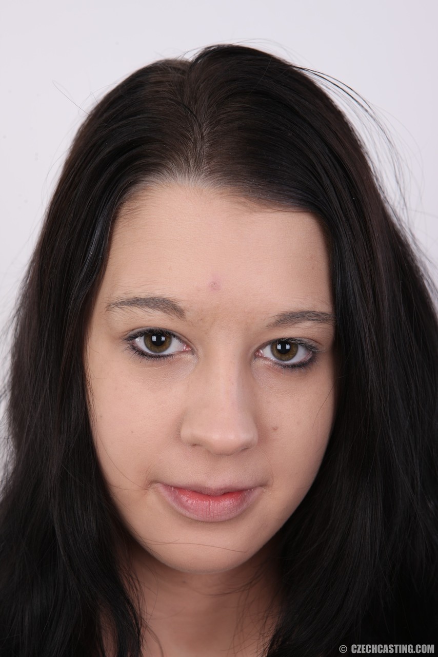 Темноволосая Подросток Андреа Обнаженная В Своем Голом Дебюте