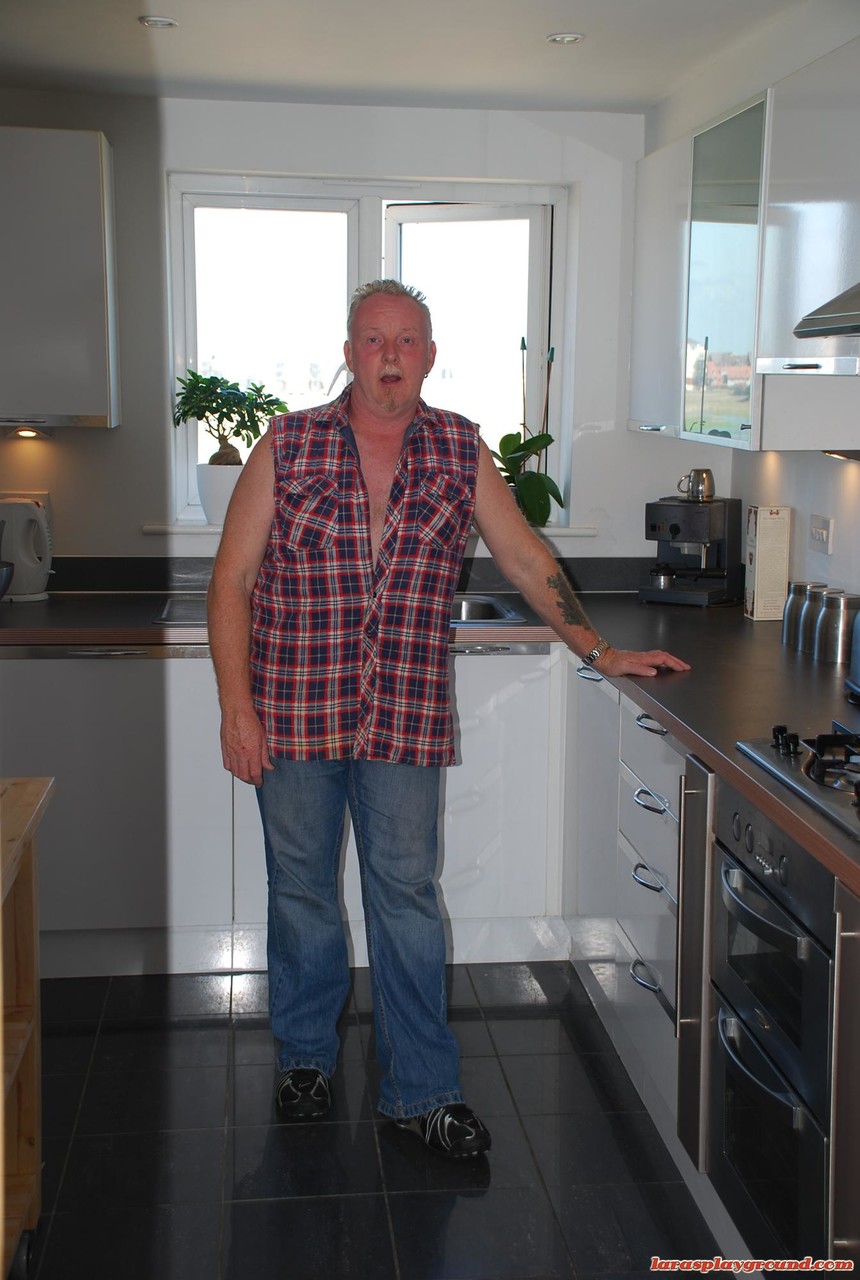 Sexy MILF Lara In Stockings Gets Oral And Fucked By Old Plumber