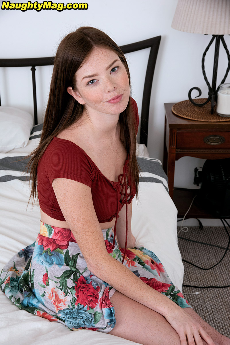 Pretty Teen Jade Aikens Takes Selfies While Having Her Shaved Pussy Licked