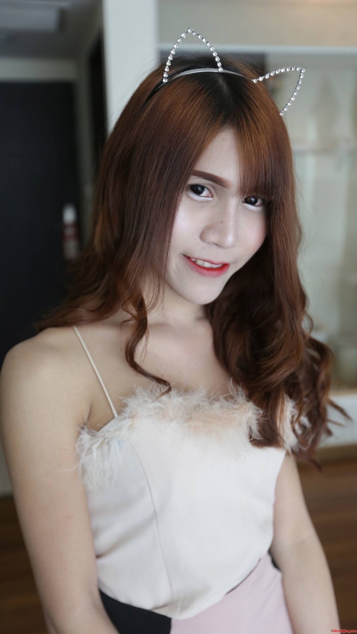 شيماء حمراء الشعر تتعرى وتلتقط صورا بالهاتف وتستمتع بالجنس من الخلف