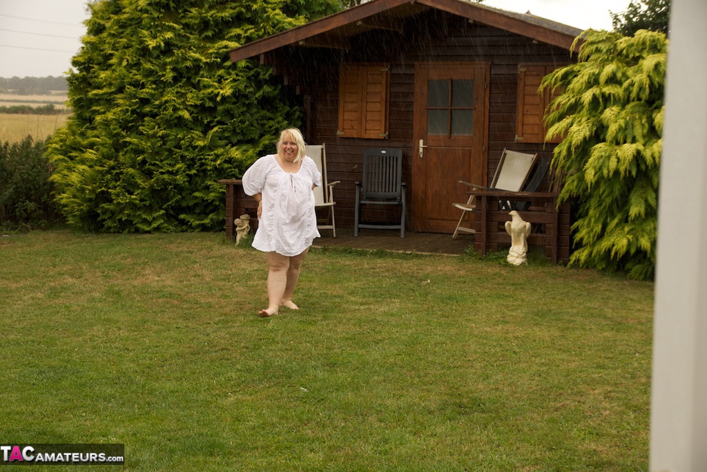 Obese Mature Blonde Lexie Cummings Exposes Body On Back Lawn