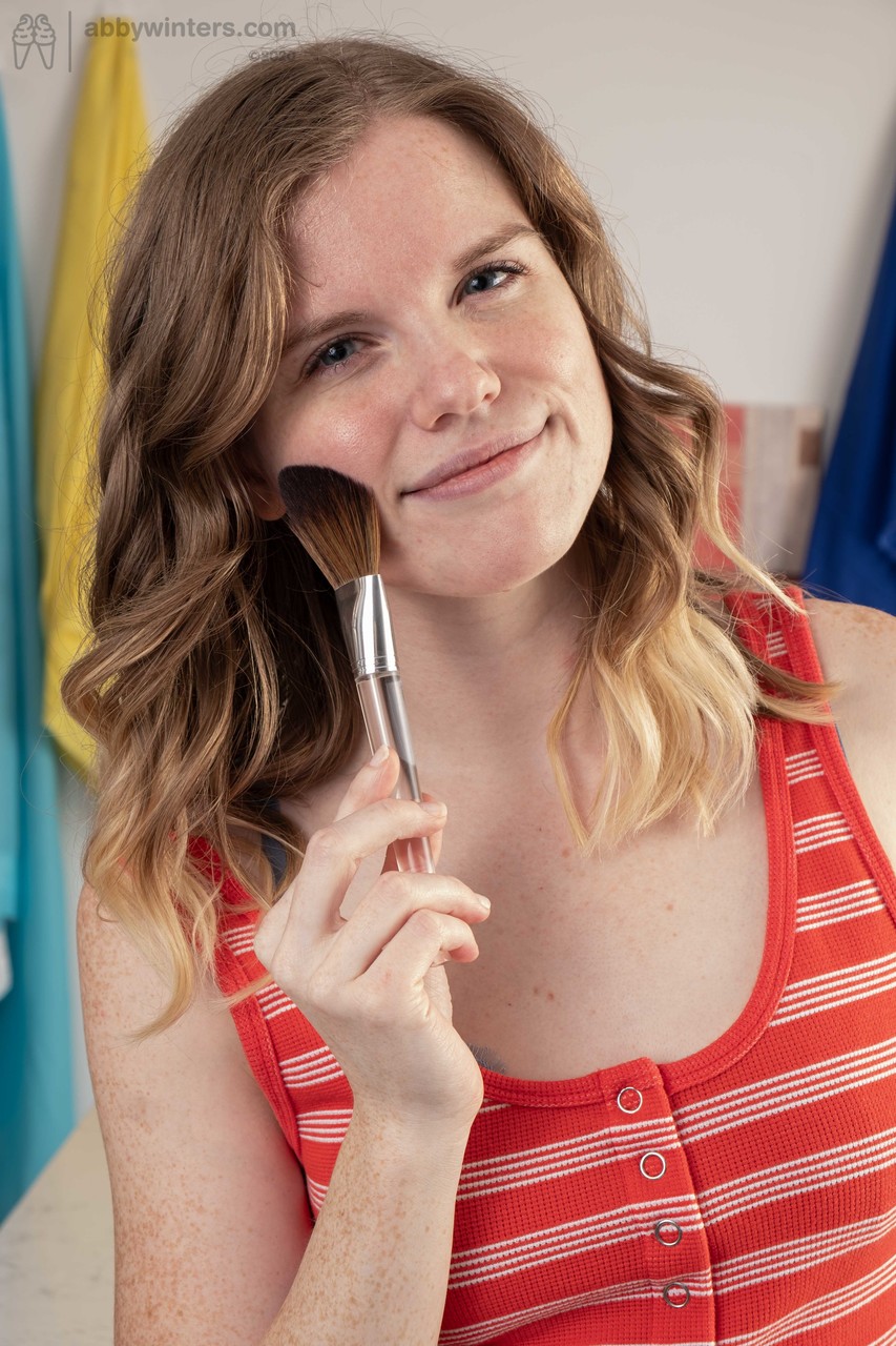 Adolescente Morena Paisley Brinca Com Vagina Peluda Após Expor Peitos Pequenos