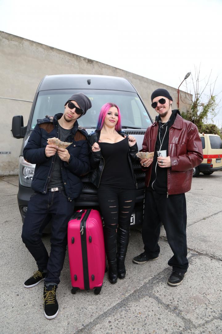 A Garota Alemã Aviva Rocks É Transada No Ônibus E Gozada Em Seus Grandes Seios