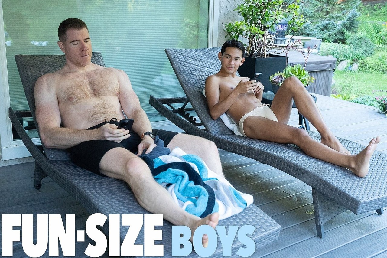 दुबला ट्विंक डेमियन बाहर डॉ वुल्फ की कड़ी लंड लेता है