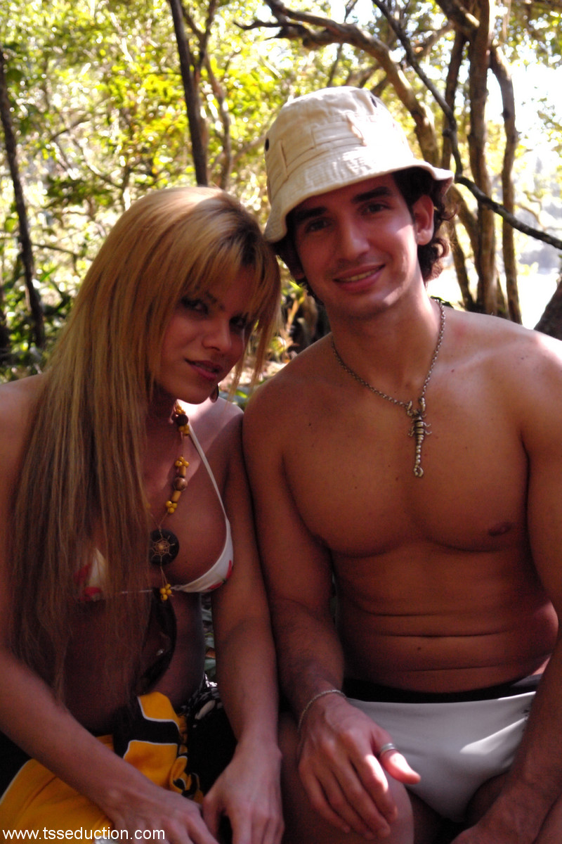 TS Seduction With Felix Stulback And Hilda Brasil Sex Pics