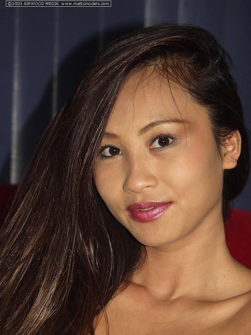 الهواة الآسيوية ليزا لين تفتح حديقتها المشذبة بعد التعري