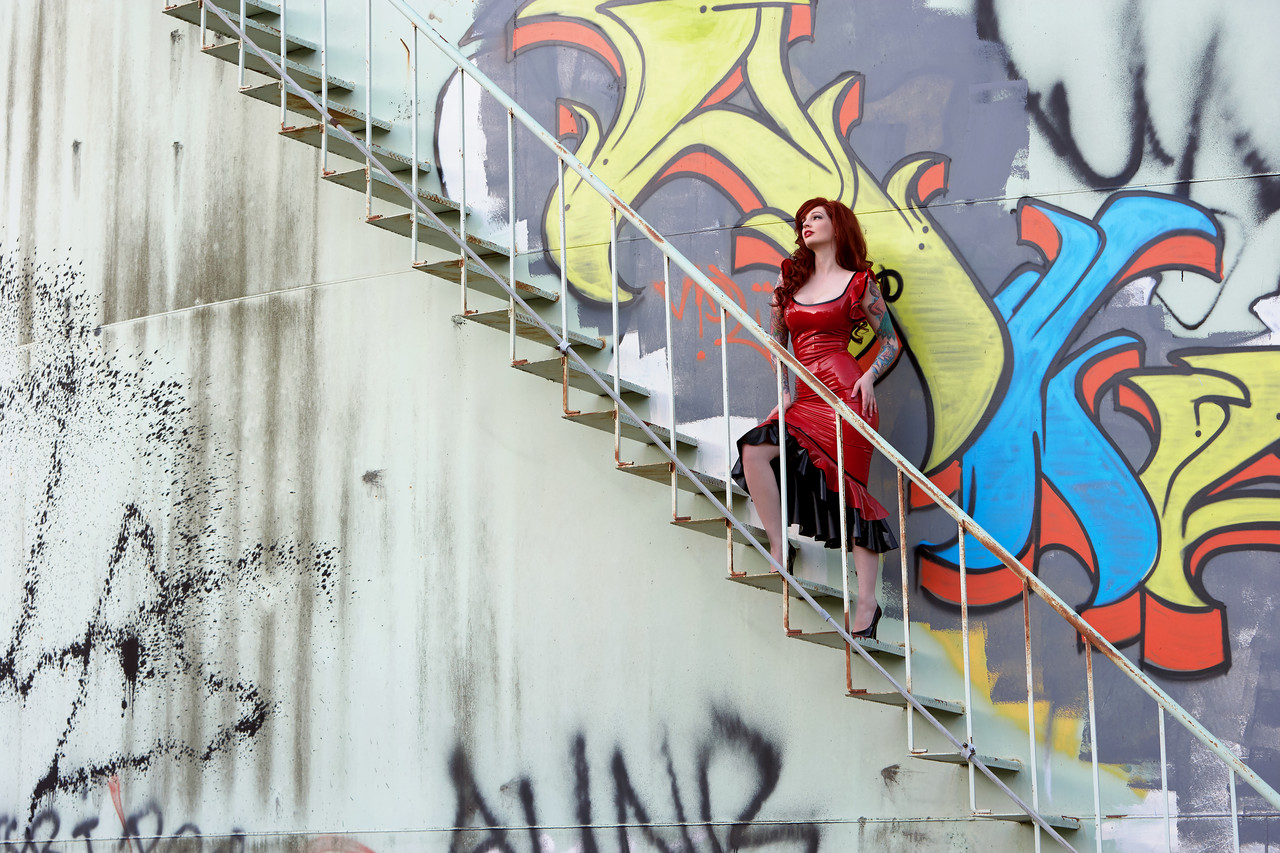 Vanessa Lake बड़े स्तन बाहर स्ट्रिपटीज़ सेक्सी लाल बालों वाली