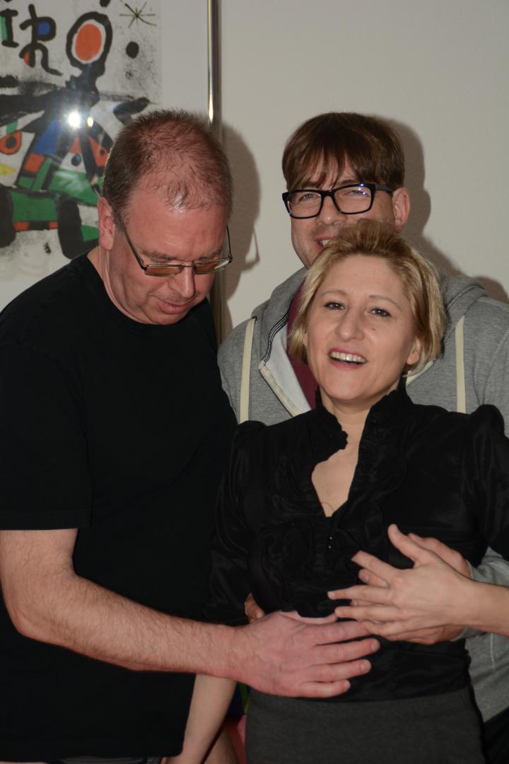 ドイツのアマ熟金髪テレサRが3Pでアナル中出しを受ける