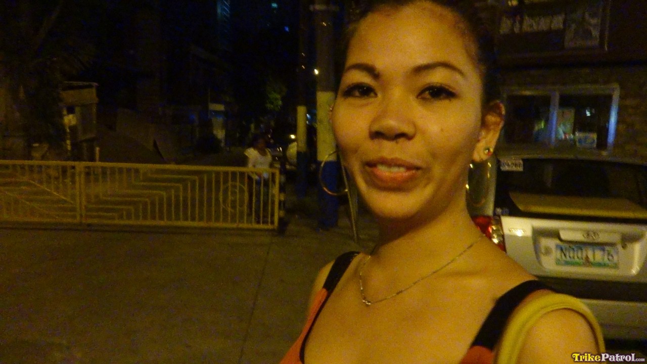 Anne Perez: Hermosa Asiática Pechos Pequeños POV Mamada Exhibición