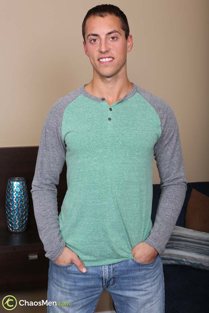 ケネス ゲイモデルがオナニーしてセクシーなケツを見せる