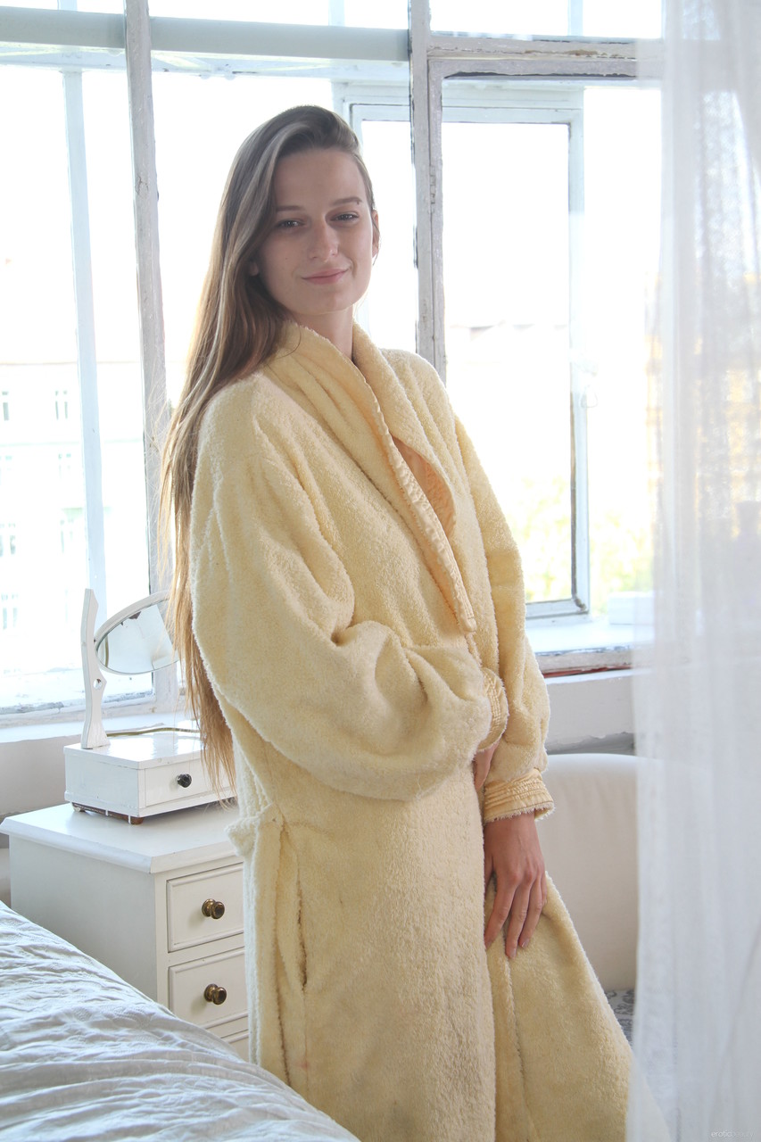 मोना डार्क एरोटिक ब्यूटी हॉट पिक्स