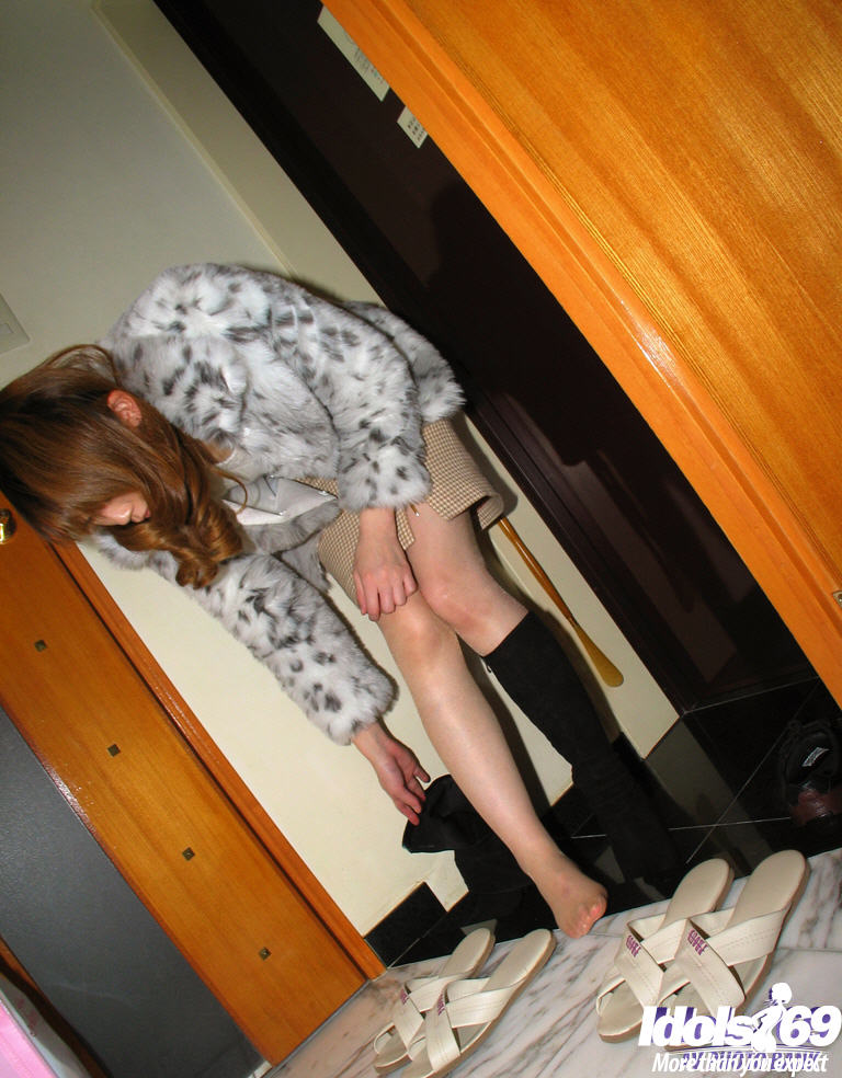 Sexy Asian Babe With Sexy Legs