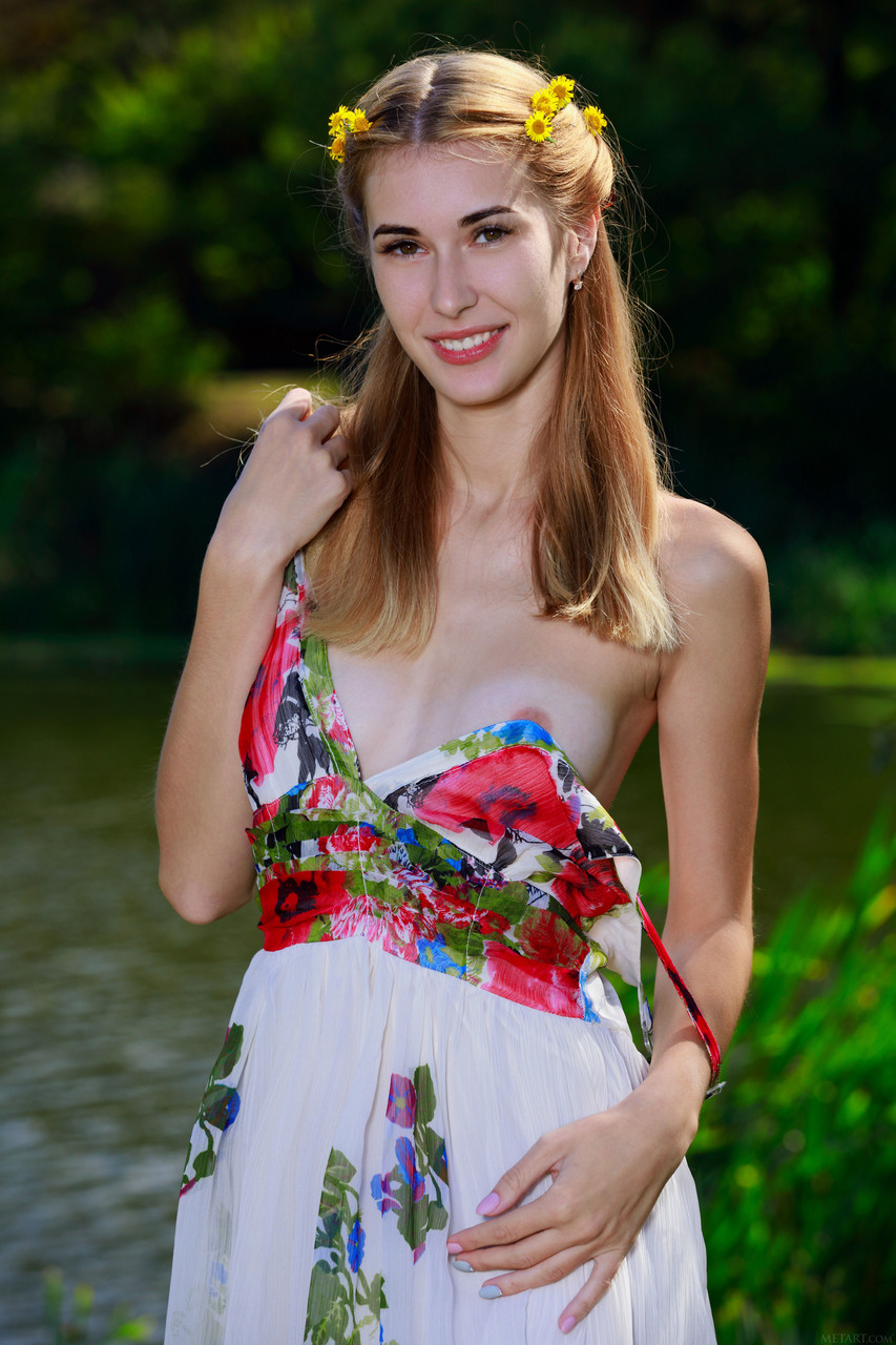 मेट आर्ट एइलीन को सेंसुअल इरोटिक सेक्स चित्रों में प्रस्तुत करता है