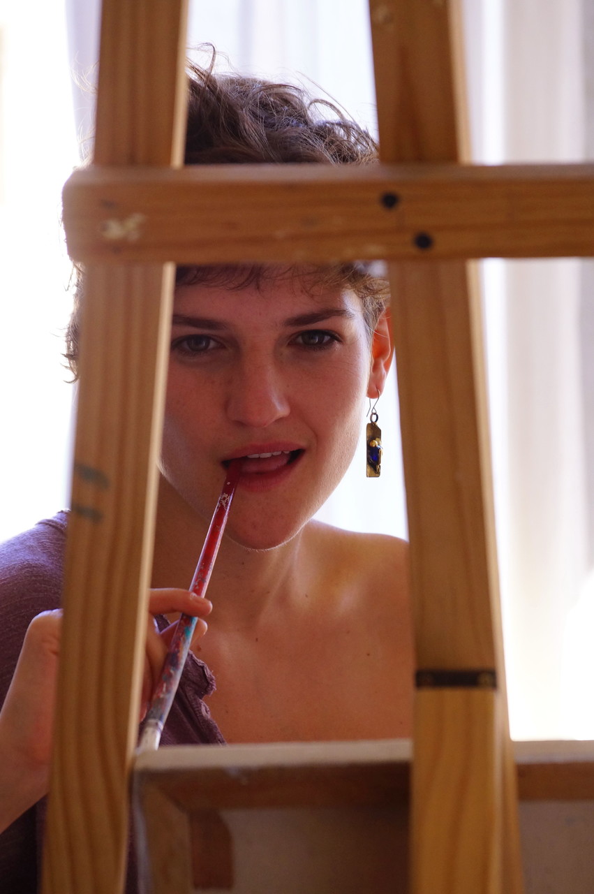 Short Haired Artist Izabella Inserts Paint Brush Deep Inside Hairy Twat