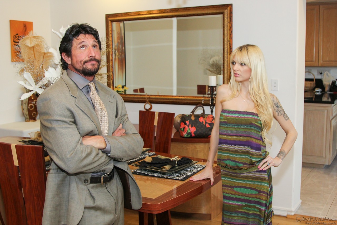 Stepdaughter in Knee Socks Fucks Her Stepfather After Her Sister Leaves