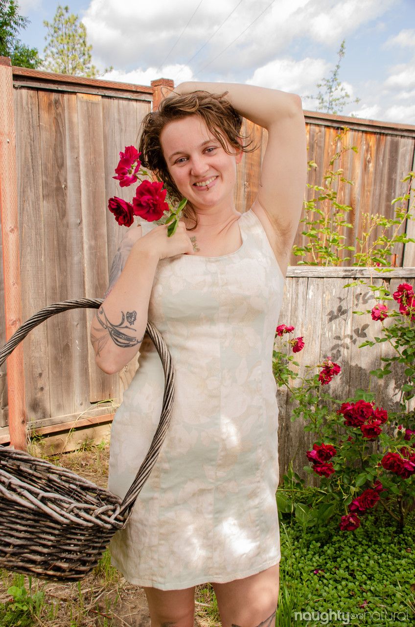 Amateur Brunette Coral Summers Shows Juicy Tits and Hairy Pussy