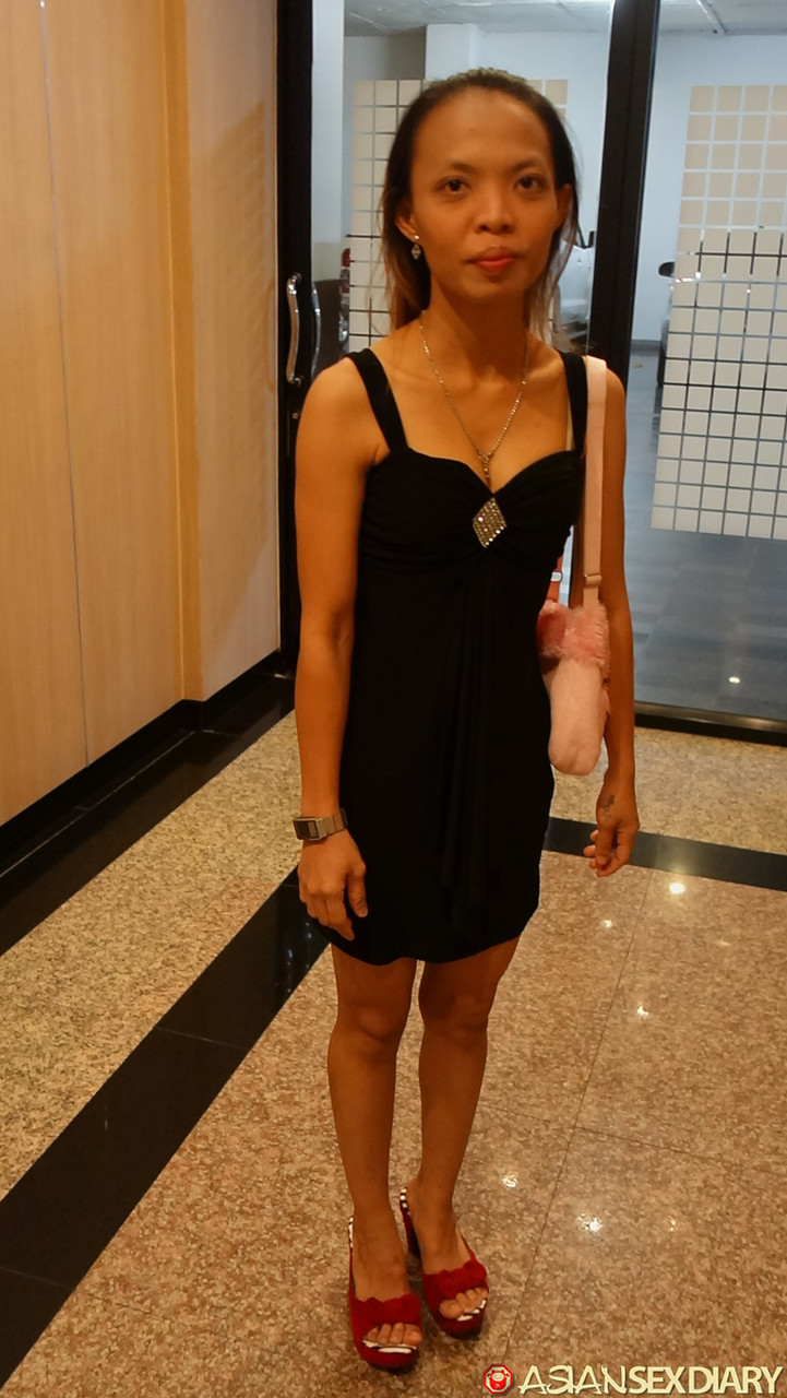 Praew Präsentiert Ihre Schlanken Asiatischen Amateur-Figuren In POV-Fick-Aktion