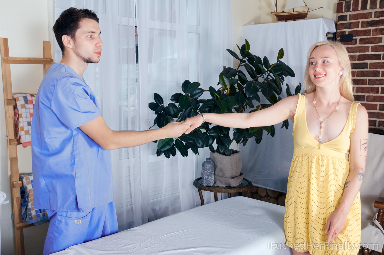 Young Blonde With Nice Ass Has Sex During Massage