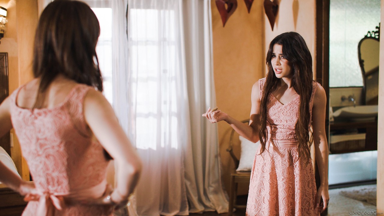 チャーリー・サマーとカイリー・ロケットとのレズビアンセックス