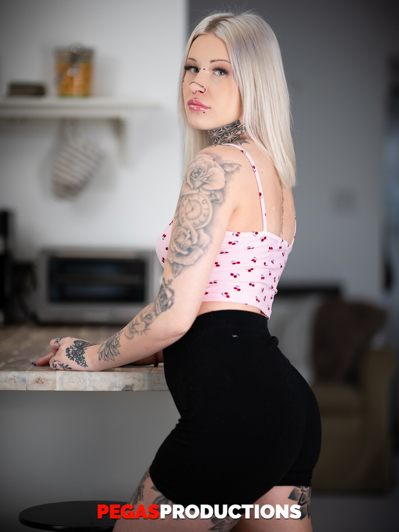 Lesbian Babes Alice W And Princess 69 Show Tits And Big Bums