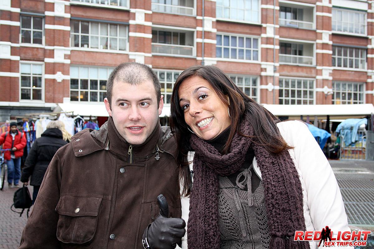 Aufgeschlossene Ehefrau Beobachtet Blonde Nutte Beim Dreier
