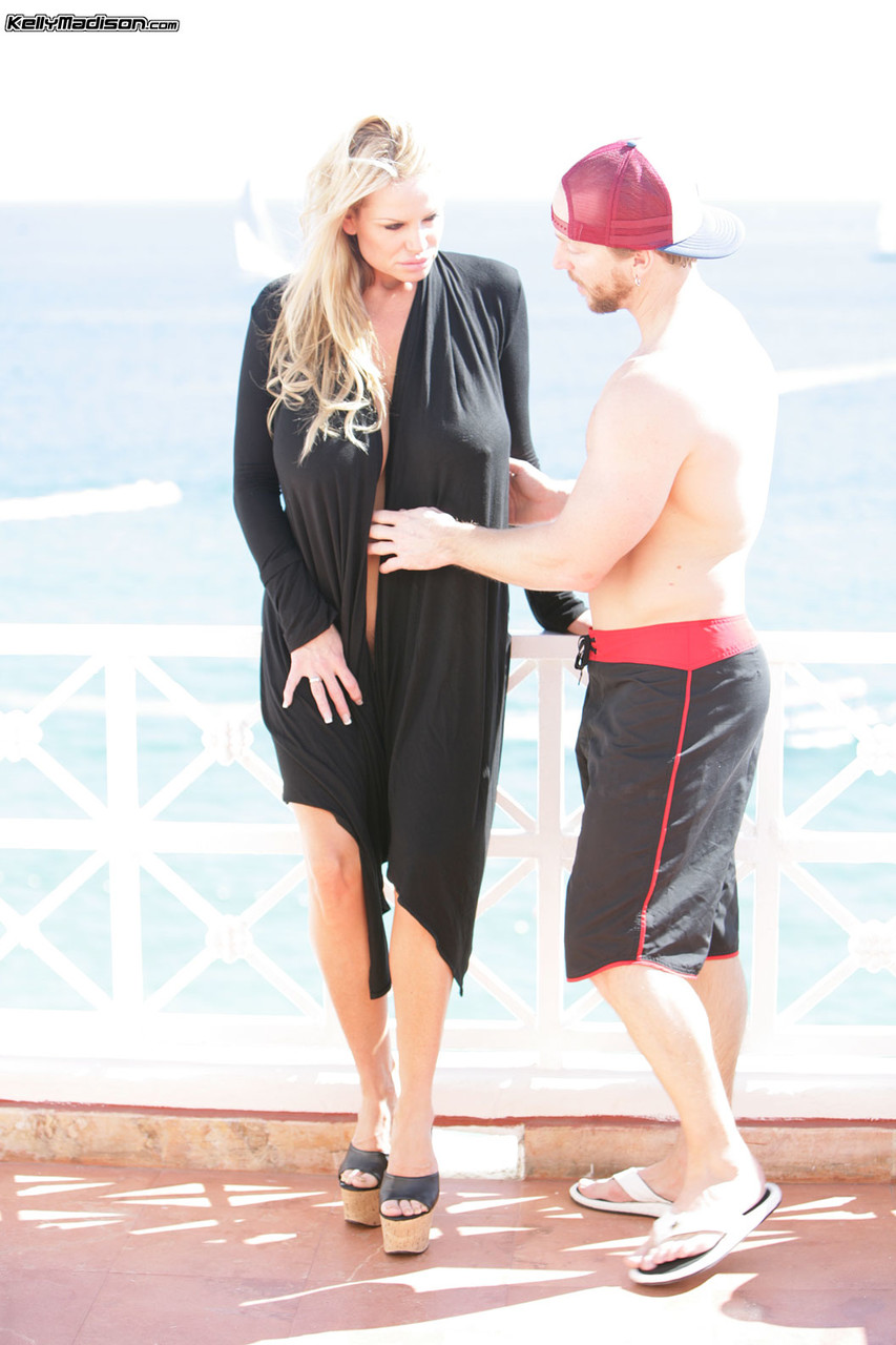 Sexy Sienna West And Kelly Madison Flaunt Big Tits In Lesbian Licking