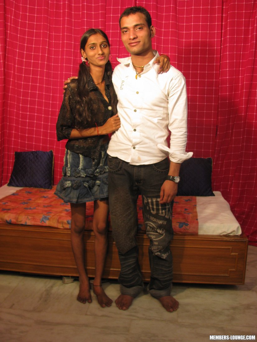 امرأة هندية رقيقة تعريت للهدف من لغة المهبل والانتشار