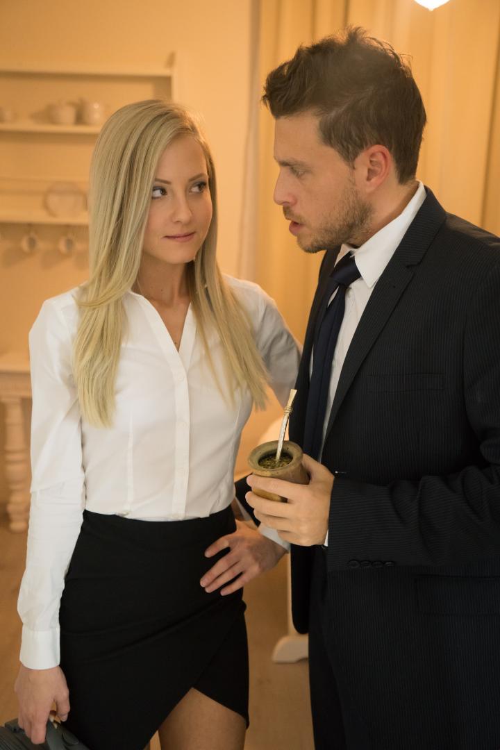 変態金髪シチリアとカリナ・グランドが熱い玩具3Pセックスで