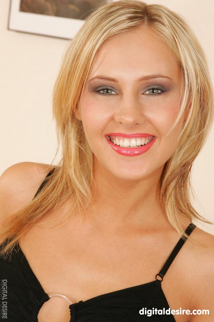 苏珊的性感照片：Digital Desire 表演