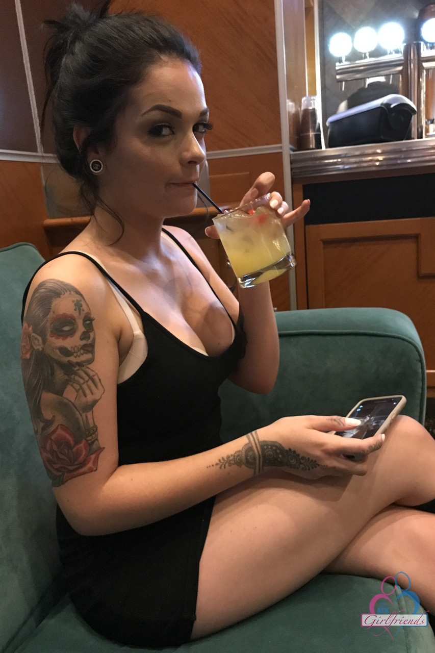 Kylie Foxx Ki XXX Tasviren ATK Girlfriends Se