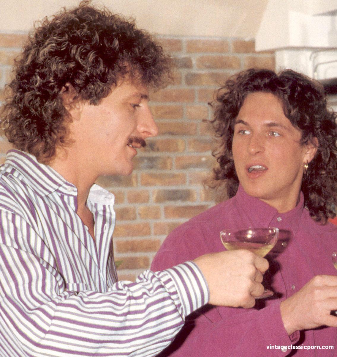 ثلاثية كلاسيكية مع شقراء ناضجة وإيلاج مزدوج