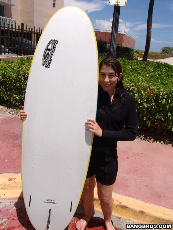 Stranger Picks Up Zoey And Face Fucks The Female Surfer