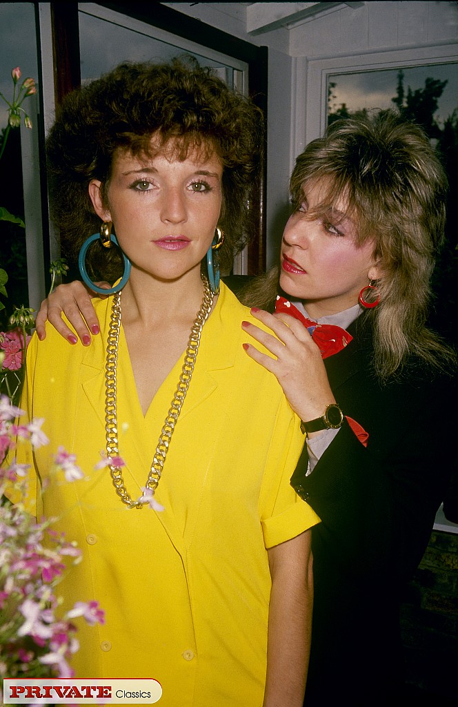 Lesbian Seventies Chicks Dildo Hairy Muffs And Assholes On Bed