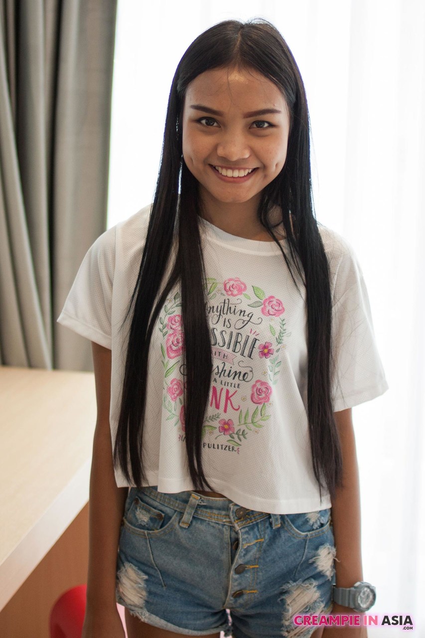 美しい日本人美女Naamが裸になり大きなお尻を披露