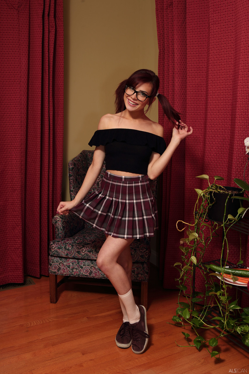 Сабина Руж: Рыжая Подростка Дрочит Огурцом