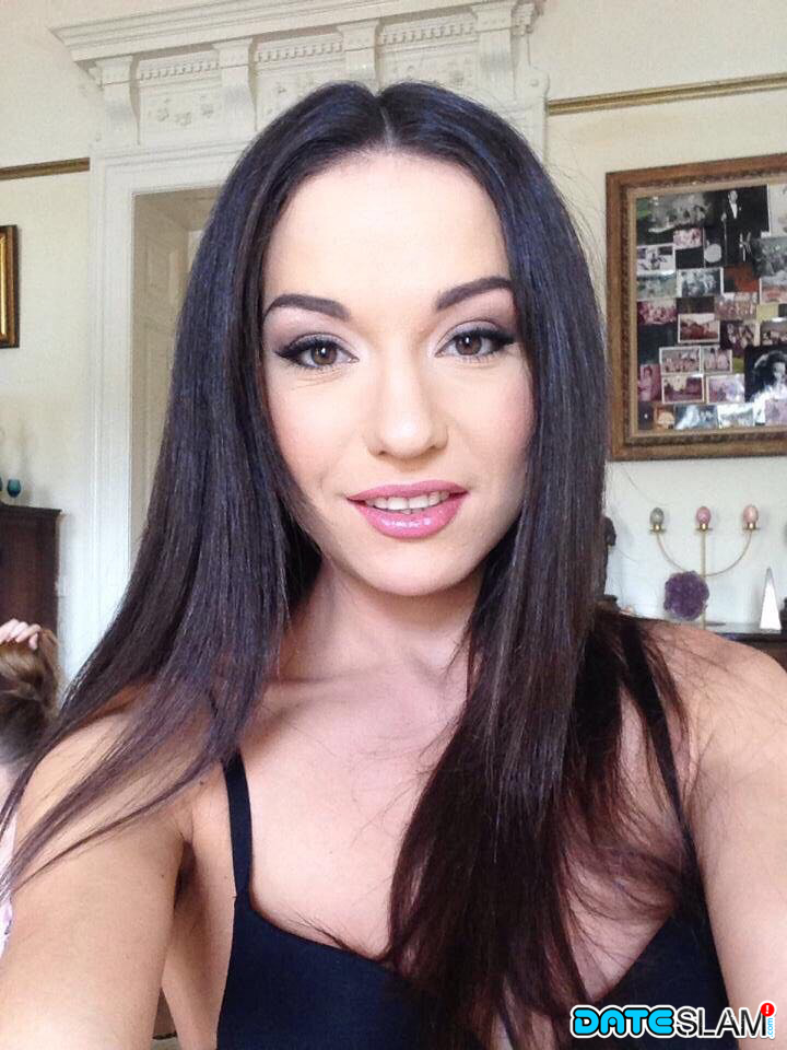 素人マリアのセクシーなパンティーでの熱いお尻自撮り