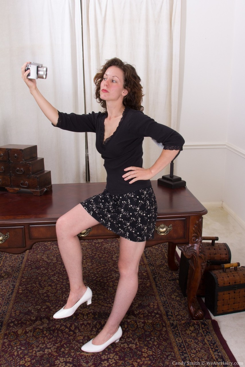 素人娘キャンディ・スミスの割れ目接写セルフィー