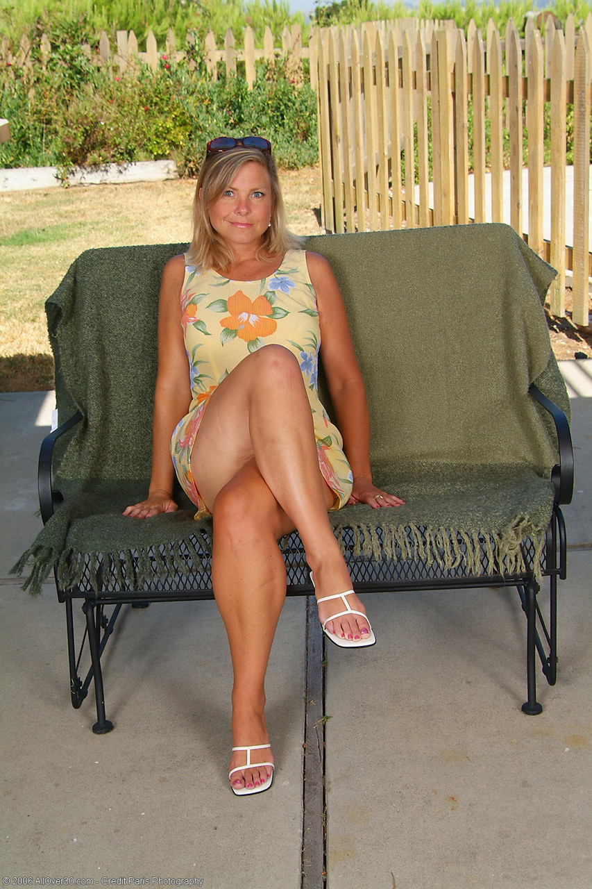 Mature Cricket With Fantastic Ass Undresses And Flaunts Big Tits