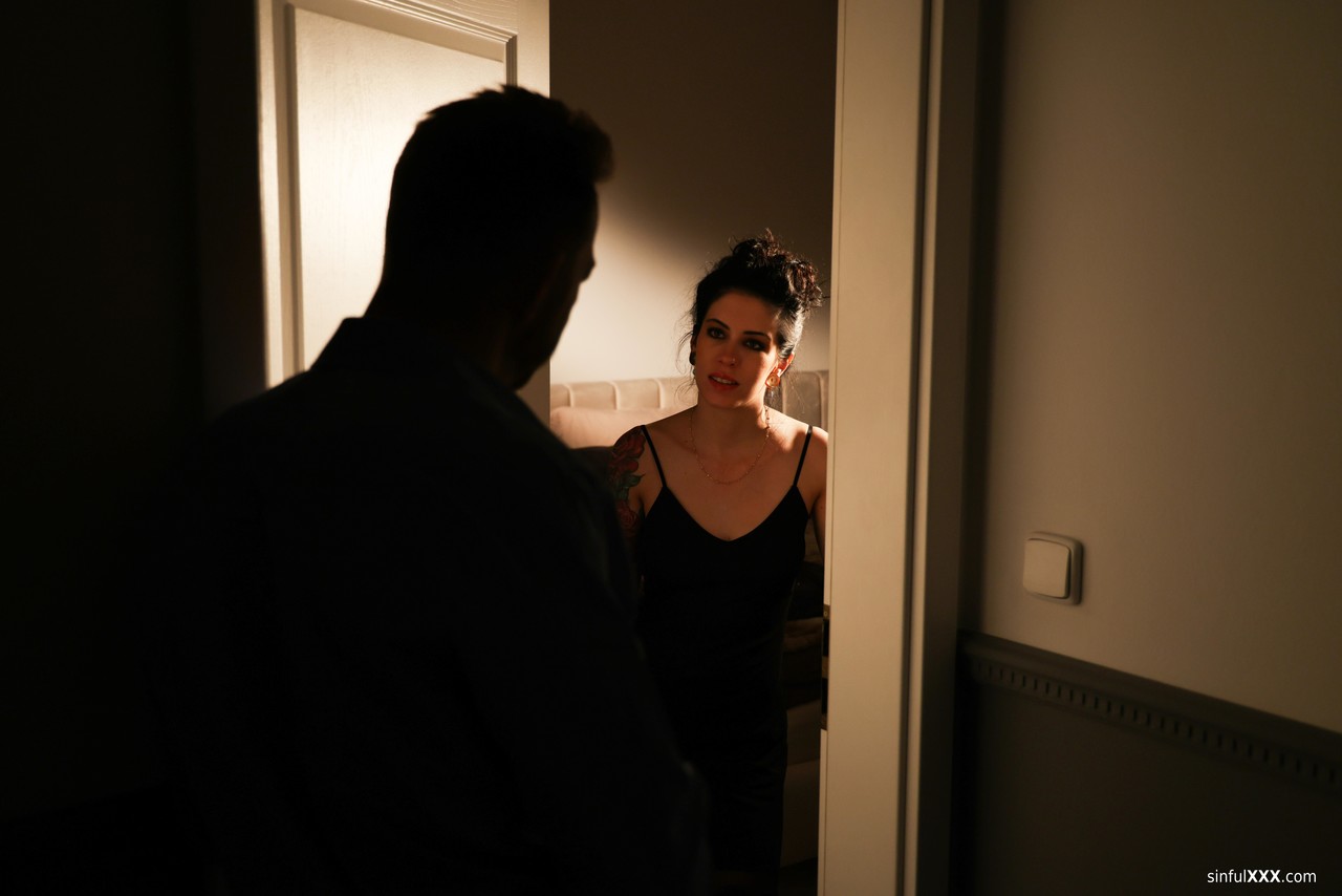 罪深きXXX 3P アンバー・ジェイン、アンナ・ド・ヴィル、エリック・エヴァーハードと