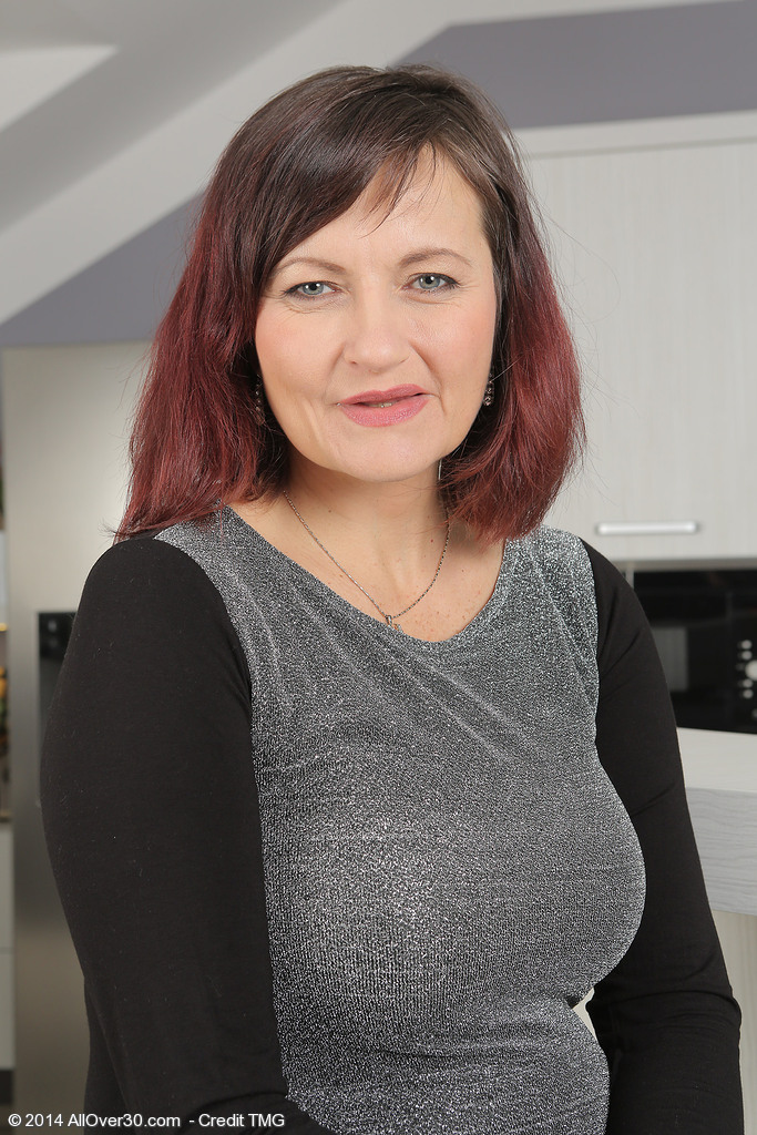 Justine Mûre Striptease Et Doigtage