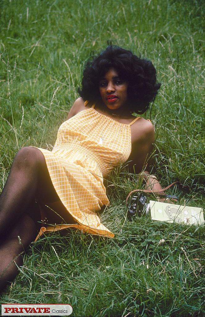 熱い黒美人が中出し＆顔射される変態的な人種間MMF3P