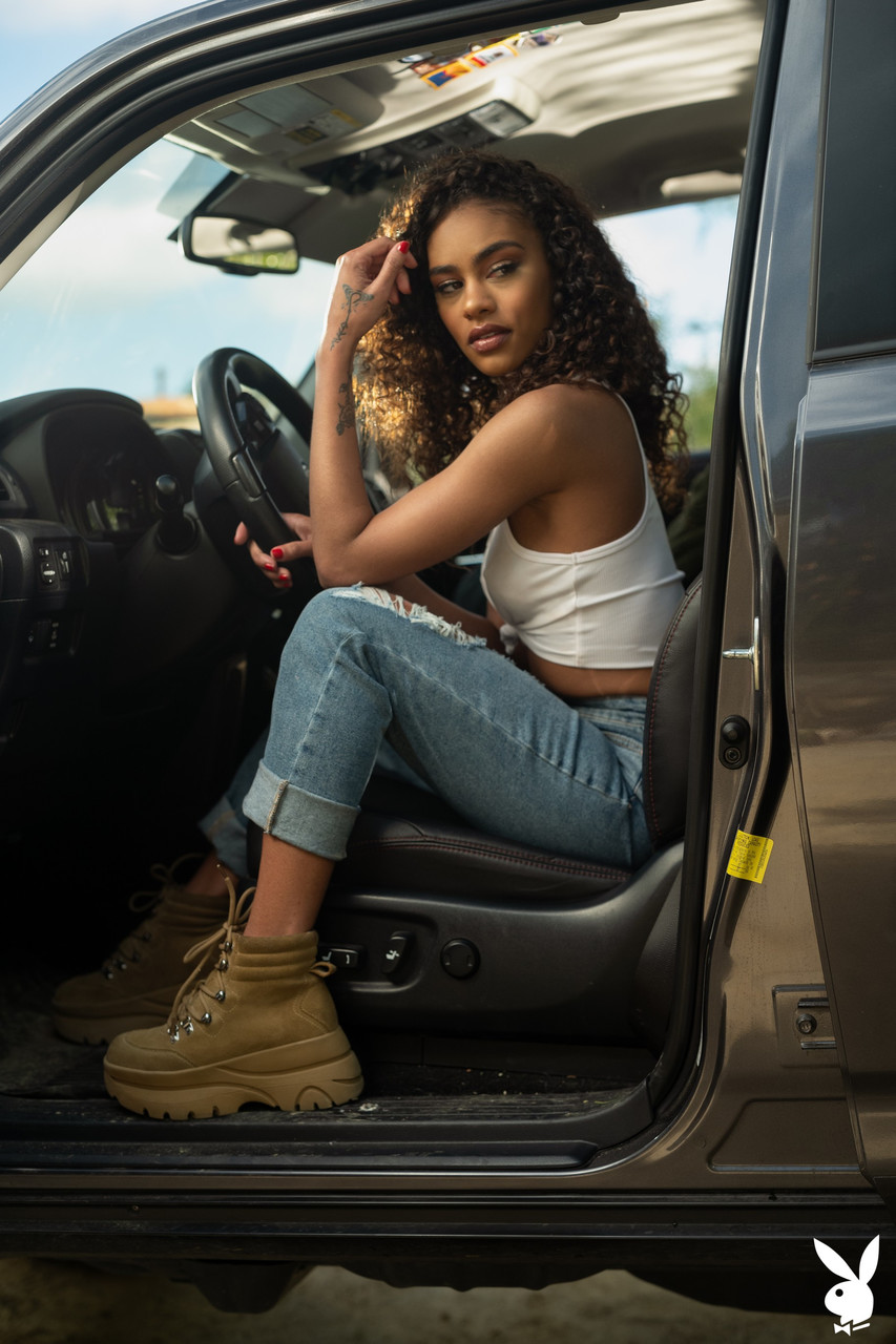 Scarlit Scandal, Curly-Haired American Babe, Strips and Flaunts Perfect Body