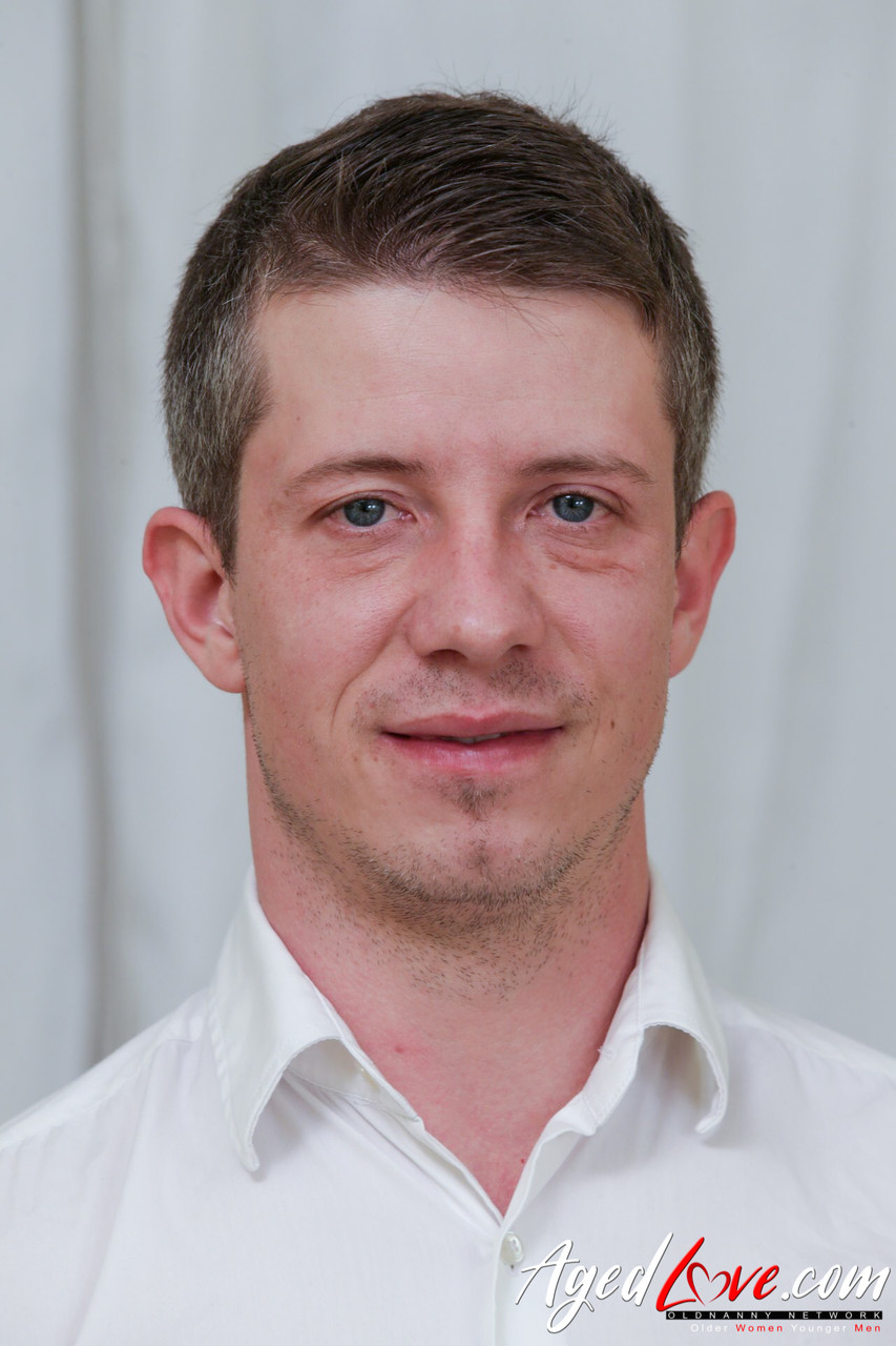 Mature Granny in Nylon Stockings Gets Her Pussy Dicked by Short Man