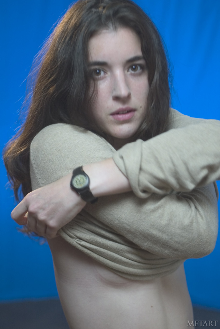 Elsi A: All-Natural Teen Strips Naked Showing Unshaven Armpits & Pussy